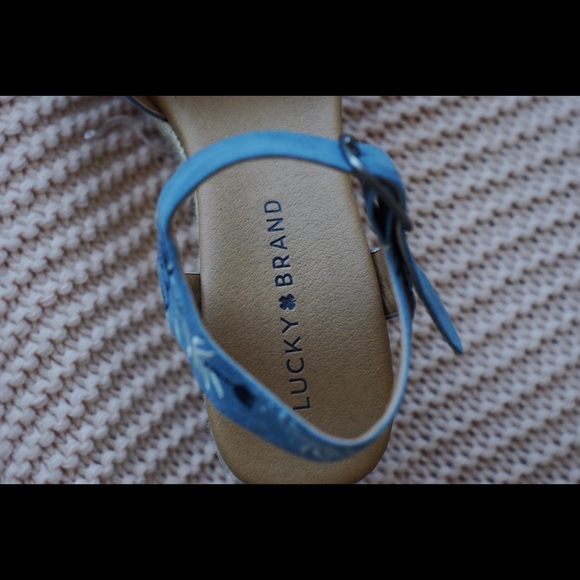 Platform Sandals - Picture 3 of 4